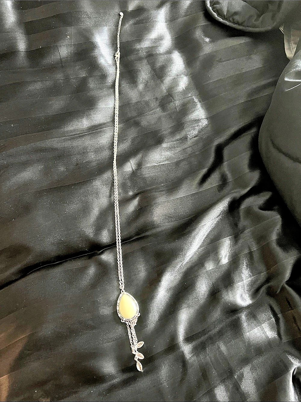 Gold-Tone Pendant Necklace Like New